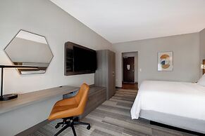 Holiday Inn Express And Suites Glendale Downtown by IHG