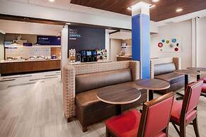 Holiday Inn Express And Suites Glendale Downtown by IHG