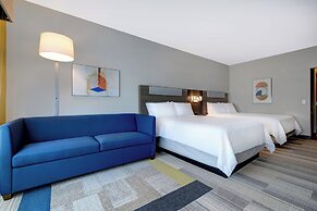 Holiday Inn Express And Suites Glendale Downtown by IHG