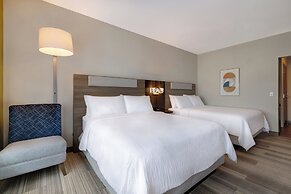 Holiday Inn Express And Suites Glendale Downtown by IHG