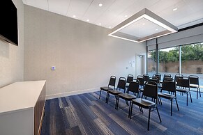 Holiday Inn Express And Suites Glendale Downtown by IHG