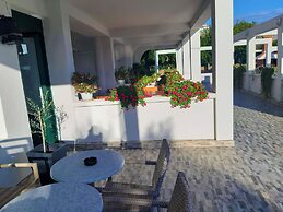 Room in Apartment - Apartments and Rooms With a Swimming Pool Kampor -