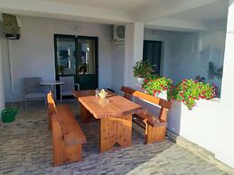 Room in Apartment - Apartments and Rooms With a Swimming Pool Kampor -