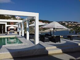 Room in Apartment - Apartments and Rooms With a Swimming Pool Kampor -