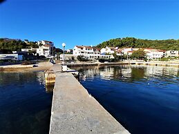 Room in Apartment - Apartments and Rooms With a Swimming Pool Kampor -