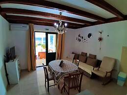 Room in Apartment - Apartments and Rooms With a Swimming Pool Kampor -