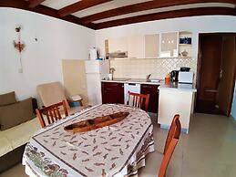 Room in Apartment - Apartments and Rooms With a Swimming Pool Kampor -