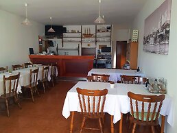 Room in Apartment - Apartments and Rooms With a Swimming Pool Kampor -