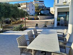 Room in Apartment - Apartments and Rooms With a Swimming Pool Kampor -