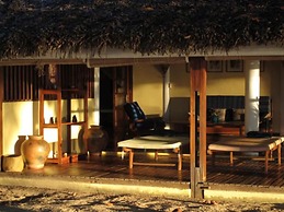 Eenjoy Your Relaxing Vacation Right on the Beach at Hotel Belvedere la