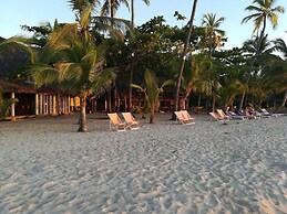 Eenjoy Your Relaxing Vacation Right on the Beach at Hotel Belvedere la