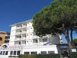 Comfy Seafront Apartment-beahost