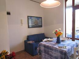 Comfy Seafront Apartment - Beahost