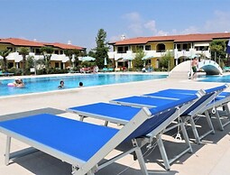 Enjoy the sun From the Garden of our Flat!