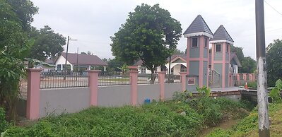 Mri Homestay Sg Buloh - 2 Br House With Centralised Private Pool