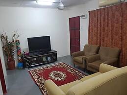Mri Homestay Sg Buloh - 2 Br House With Centralised Private Pool