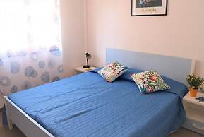 Comfy Flat Just 80m From the Beach