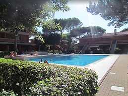 Bright Flat in a Poolside Residence - Beahost