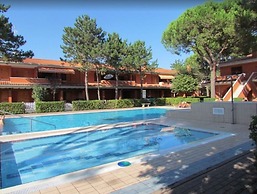 Bright Flat in a Poolside Residence - Beahost