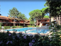 Bright Flat in a Poolside Residence - Beahost