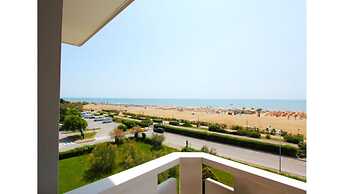 Amazing Beachfront Apartment - Beahost