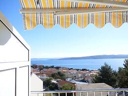 Sea View Apartment Studio for 2-3 People - Close to Commodities