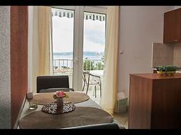 Sea View Apartment Studio for 2-3 People - Close to Commodities
