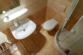 Sea View Apartment Studio for 2-3 People - Close to Commodities