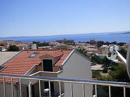 Sea View Apartment Studio for 2-3 People - Close to Commodities
