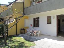 Lovely Flat With Garden and Pool - Beahost
