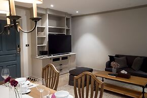 Big Apt, Hidden Gem, Fully Equipped 2 big Br, 2 Ba, Spacious Living in