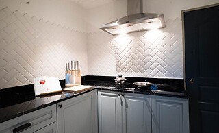 Big Apt, Hidden Gem, Fully Equipped 2 big Br, 2 Ba, Spacious Living in