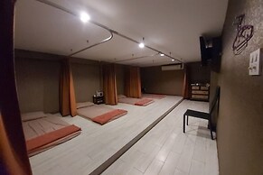 OYO 75382 Chonburi Hotel