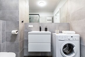 Modern Apartments City Center by Renters