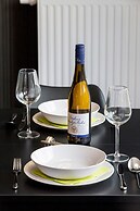 Modern Apartments City Center by Renters