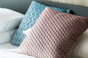 Modern Apartments City Center by Renters