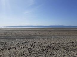 Marina View, Lovely Upper 3 Bedroom Apartment