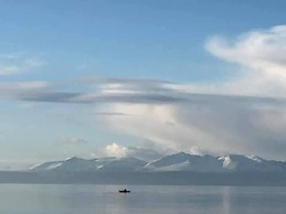 Marina View, Lovely Upper 3 Bedroom Apartment