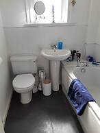 Marina View, Lovely Upper 3 Bedroom Apartment