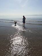 Marina View, Lovely Upper 3 Bedroom Apartment