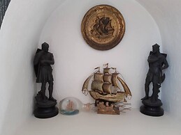 Marina View, Lovely Upper 3 Bedroom Apartment