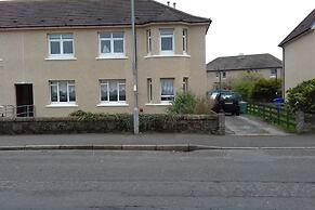 Marina View, Lovely Upper 3 Bedroom Apartment