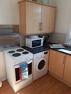 Marina View, Lovely Upper 3 Bedroom Apartment