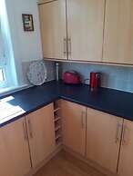 Marina View, Lovely Upper 3 Bedroom Apartment