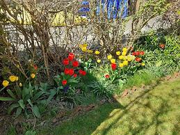 Marina View, Lovely Upper 3 Bedroom Apartment