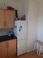 Marina View, Lovely Upper 3 Bedroom Apartment