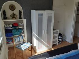 Marina View, Lovely Upper 3 Bedroom Apartment