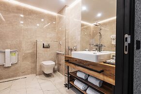 Kravt Nevsky Hotel and Spa