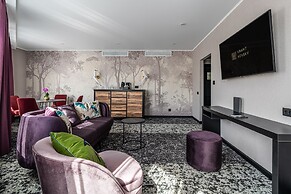 Kravt Nevsky Hotel and Spa