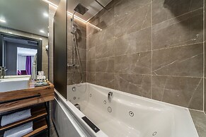 Kravt Nevsky Hotel and Spa